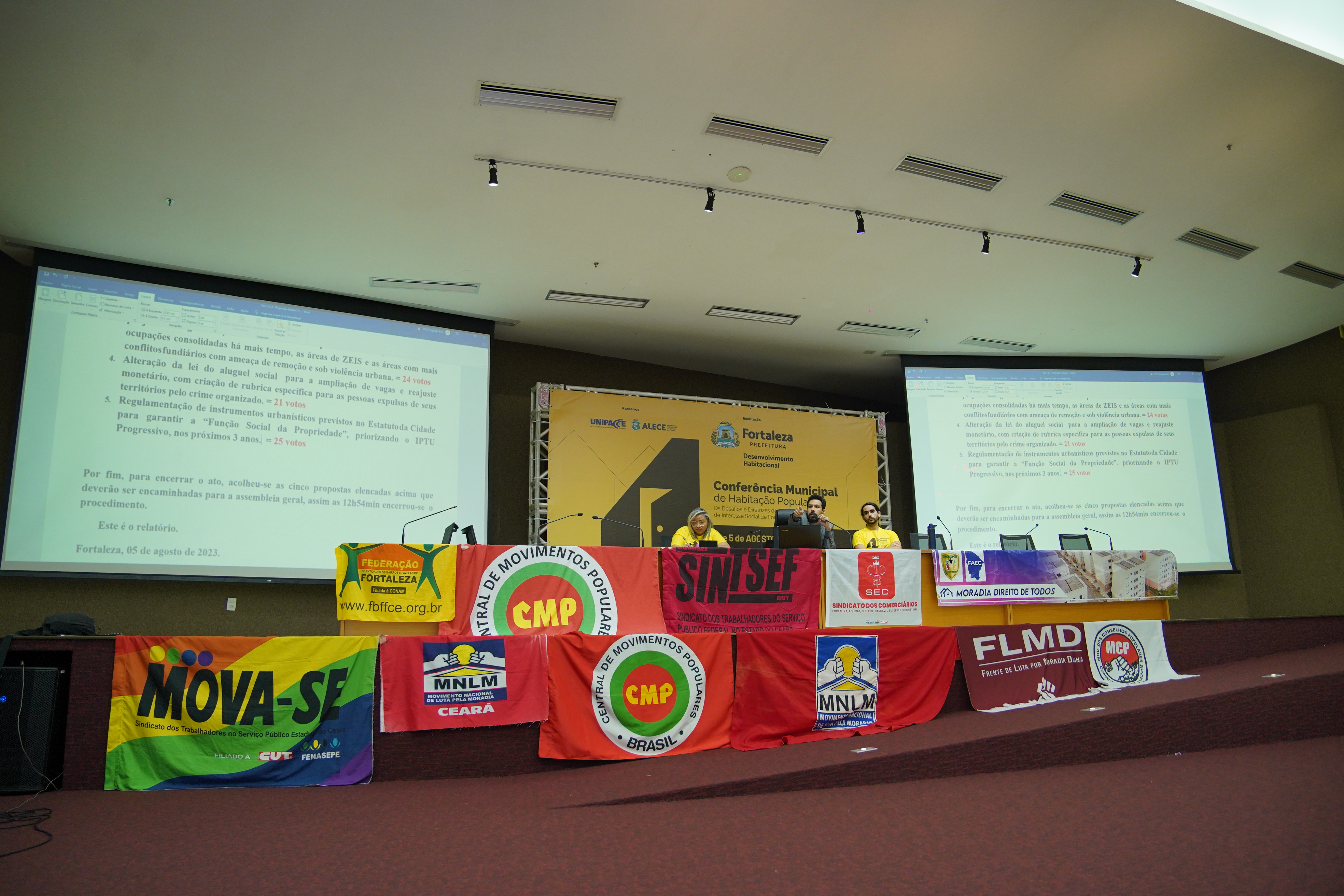 auditório durante a conferênciaO evento teve como objetivo debater a política habitacional de interesse social em Fortaleza e promover a participação de entidades da sociedade civil e dos movimentos populare